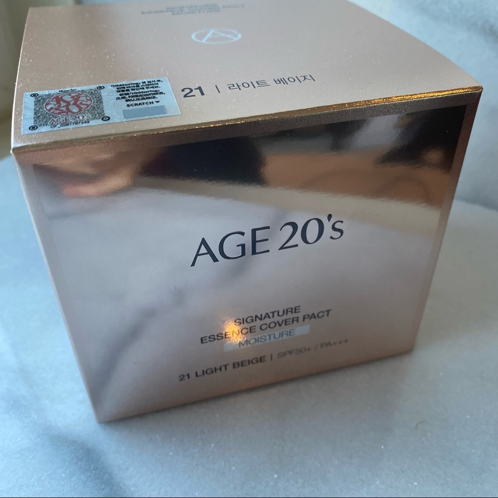 Age 20s Signature Essence Cover Pact Korean Powder Compact, color 21